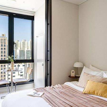 Urbanstay Seomyeon Пусан Экстерьер фото