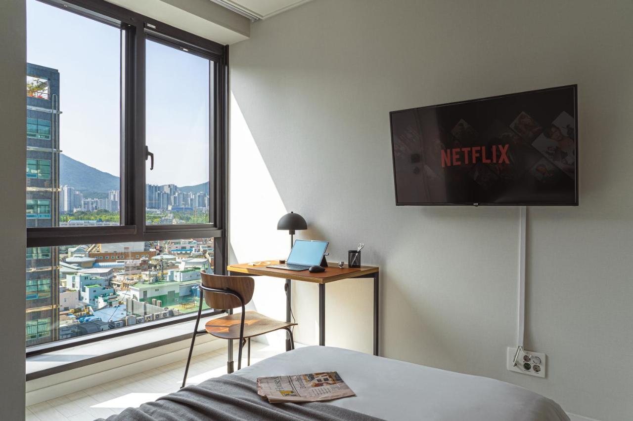 Urbanstay Seomyeon Пусан Экстерьер фото