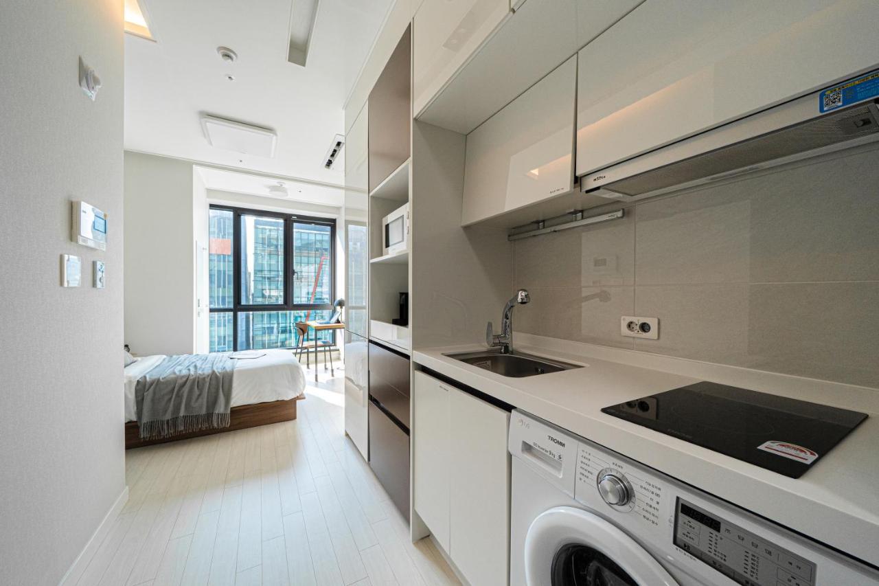 Urbanstay Seomyeon Пусан Экстерьер фото