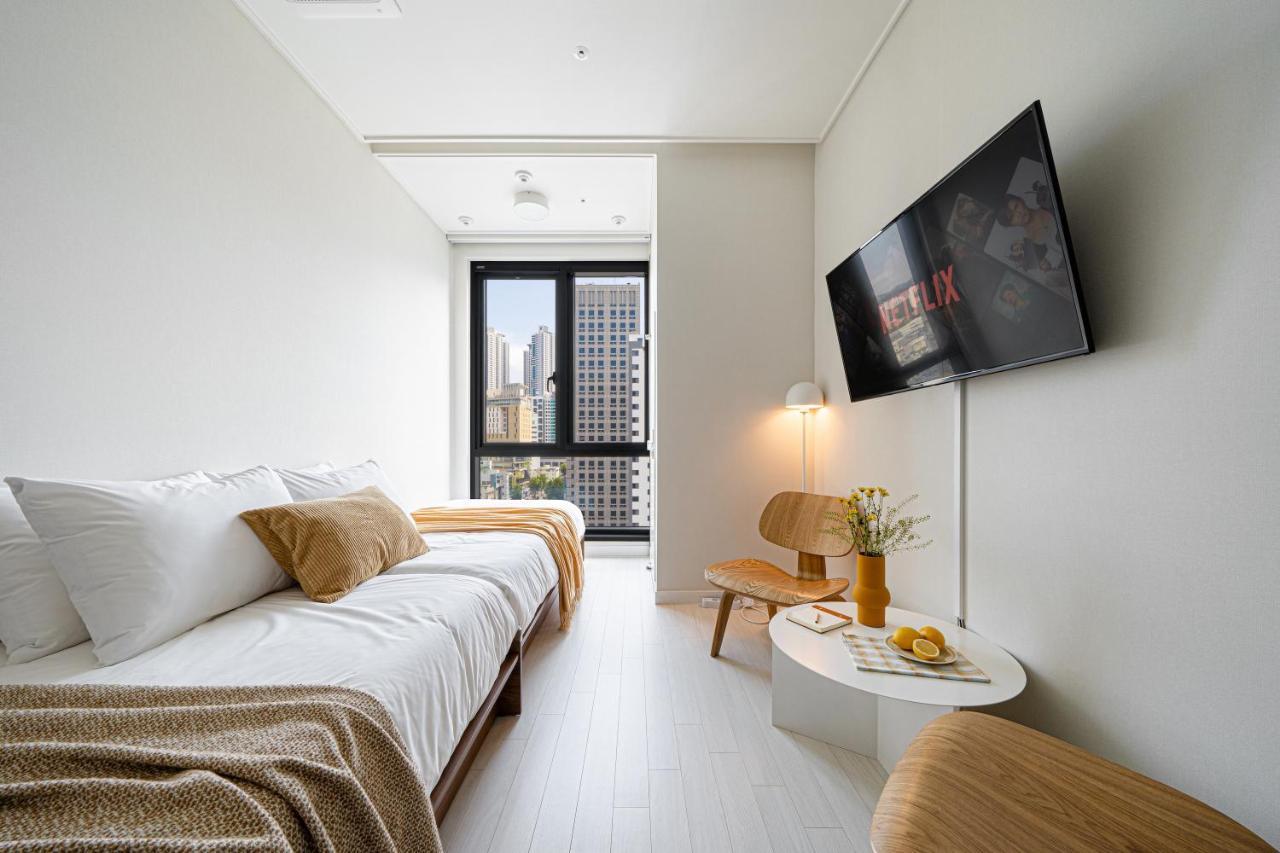 Urbanstay Seomyeon Пусан Экстерьер фото