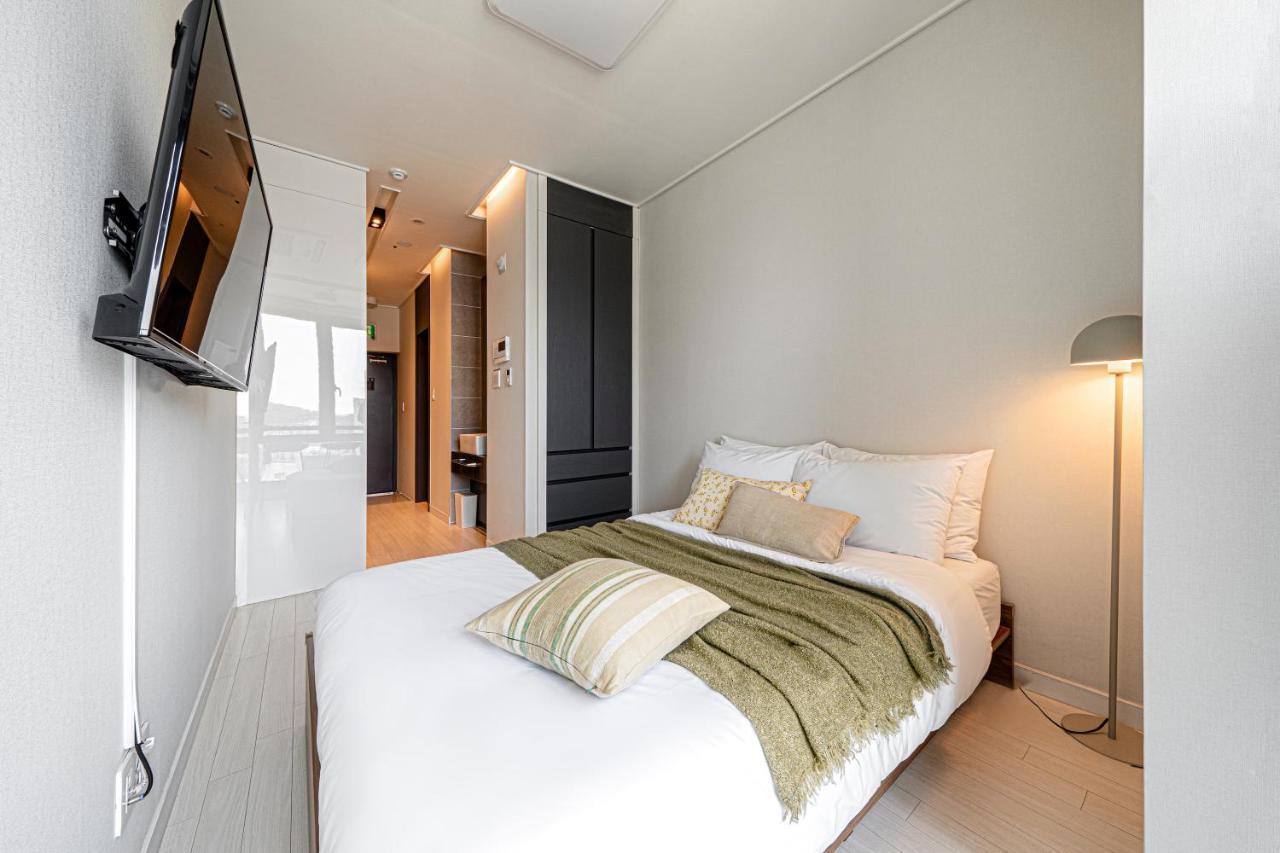 Urbanstay Seomyeon Пусан Экстерьер фото